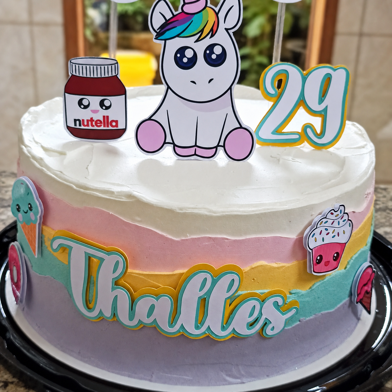 Bolo personalizado com tema baby unicórnio